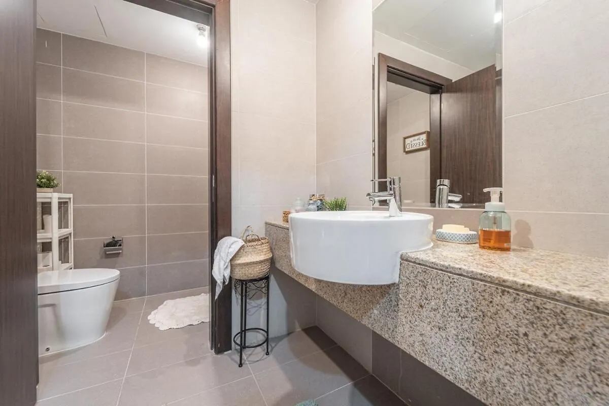 Ferienwohnung I Fabulous Retro-Chic Oasis I Prime N Lively Spot Abu Dhabi Apartment