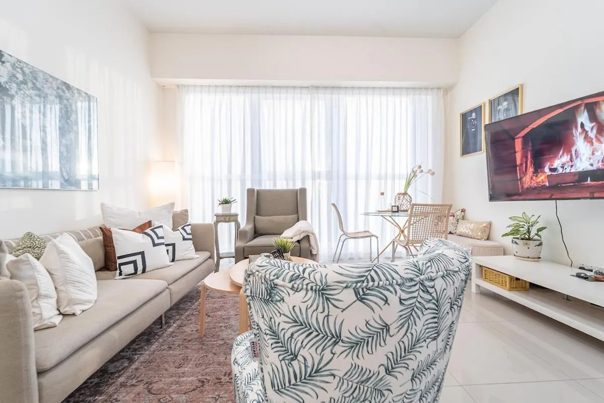 Ferienwohnung I Fabulous Retro-Chic Oasis I Prime N Lively Spot Abu Dhabi Apartment
